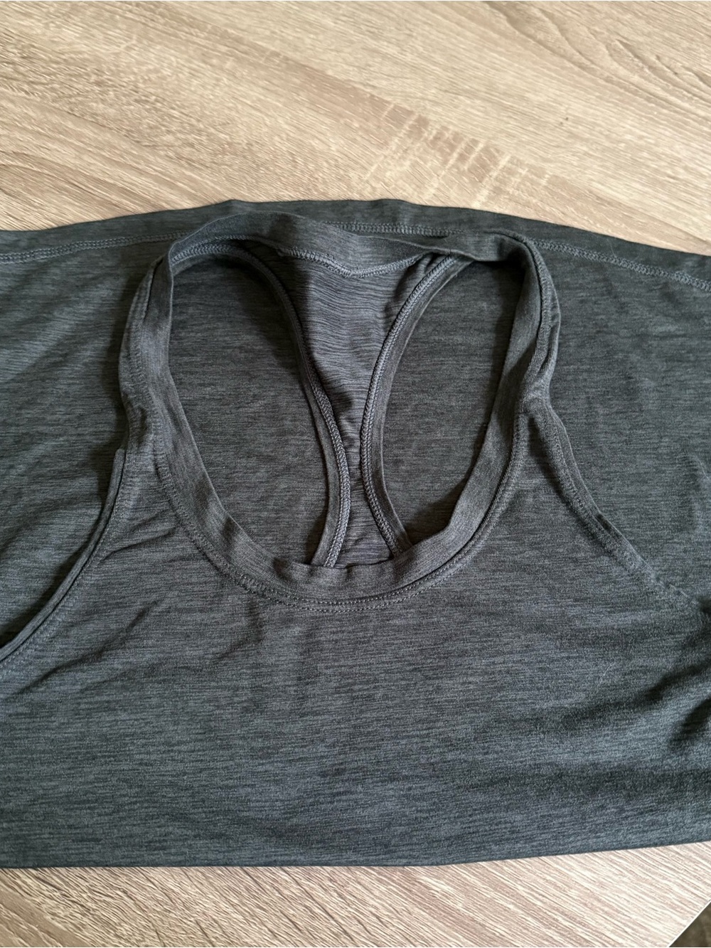 Vuori Racerback Tank - Gray. XS